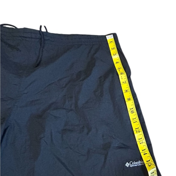 Vintage Columbia Black Nylon Shorts Womens M Y2K Hiking Outdoor Gorpcore - Picture 10 of 11